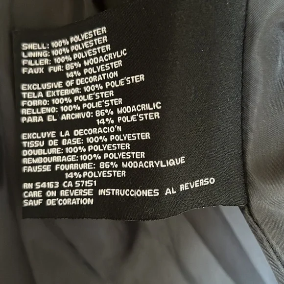 Guess diamond quilted black jacket w belt and hood. - Picture 8 of 9